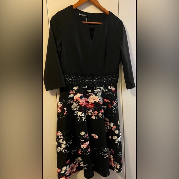 🆕 NWT OWIN FLORAL DRESS (M) - Picture 2 of 8